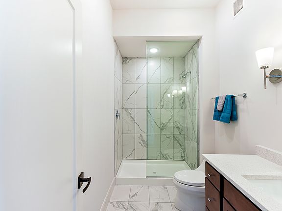 4th image of 1296 Chesapeake Ave #202