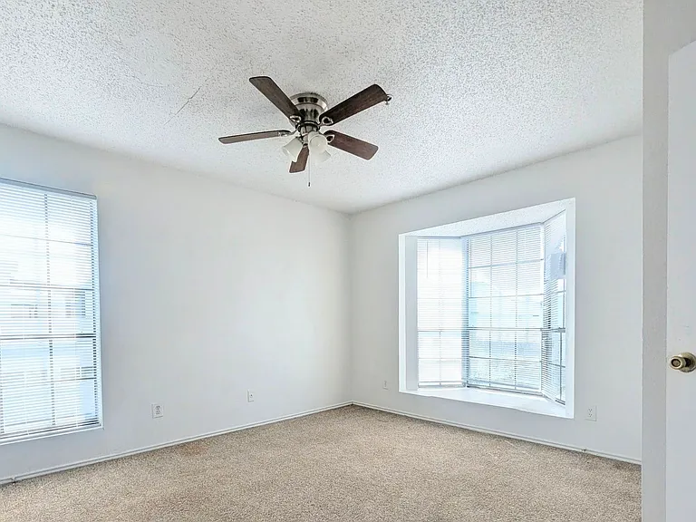 Bennett Place Apartments — Photo 33