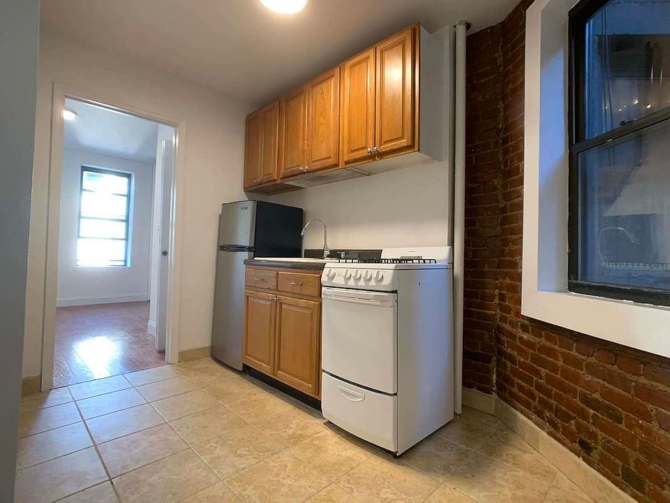 1st image of 407 W 50th St APT 11