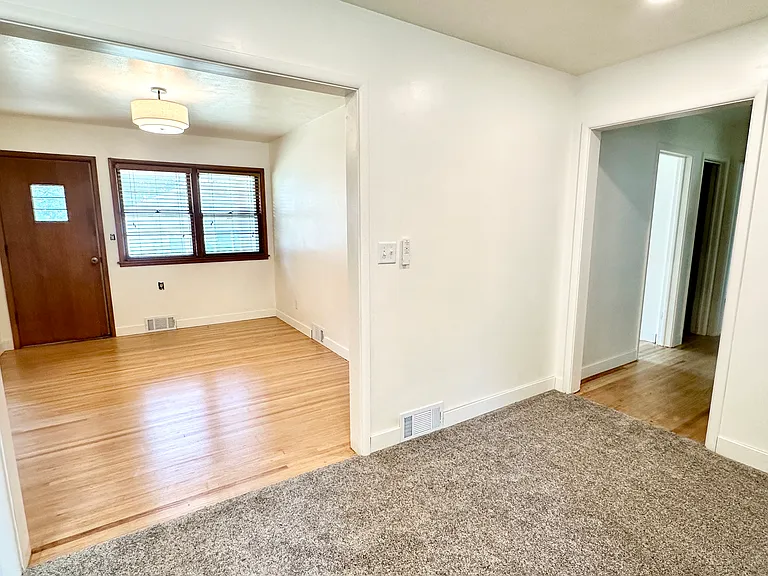 2101 S 6th Ave — Photo 15