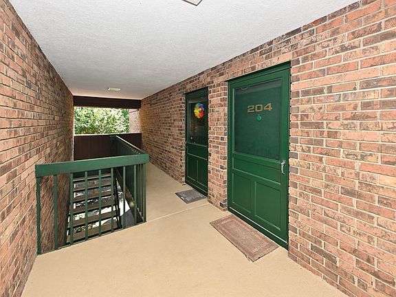 2nd image of 204 Indian Hollow Ct #204