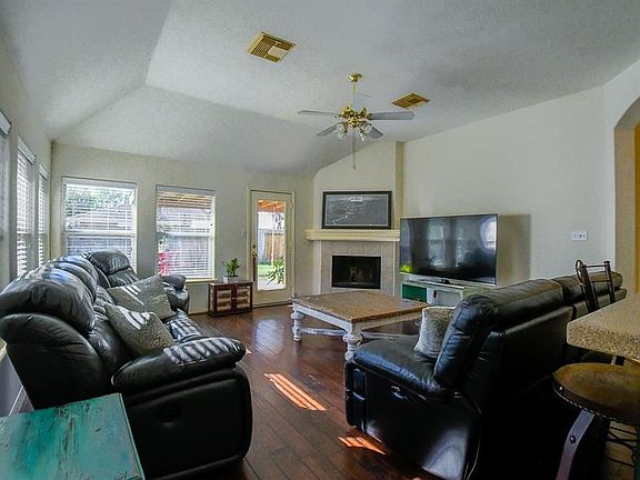 3rd image of 10006 Chestnut Creek Way