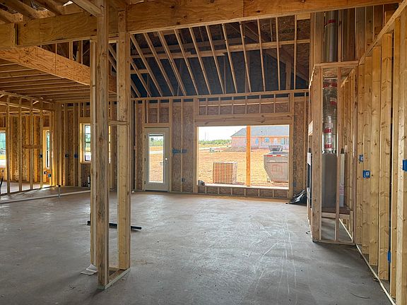 2nd image of 102 Nueces