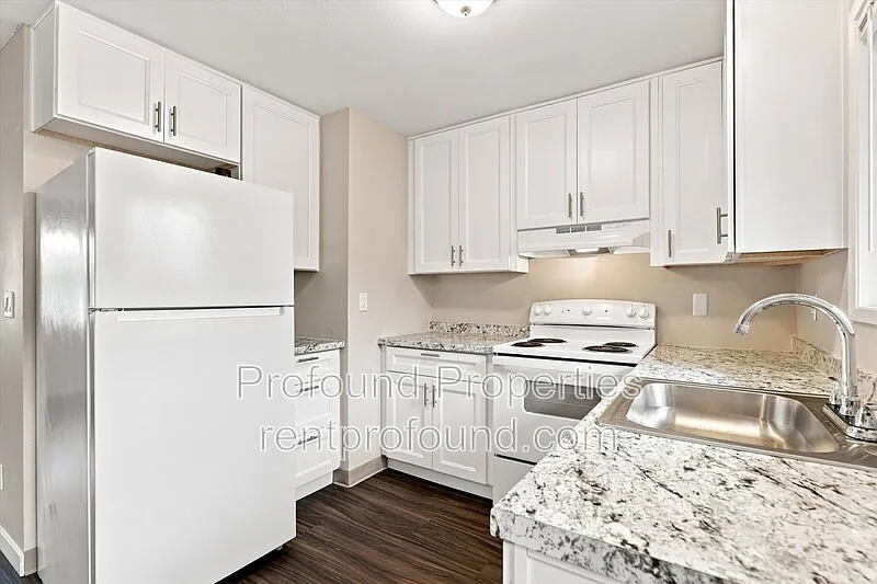 2 bed, 1.0 bath, 800 sqft, $1,625 — Photo 1