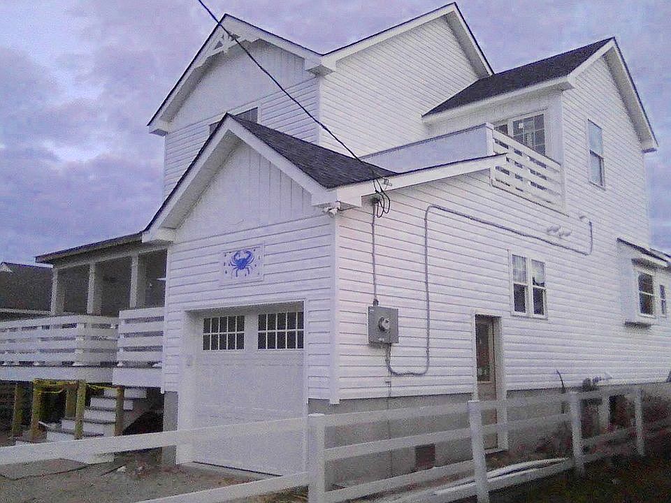 2nd image of 906 Beach Ave W
