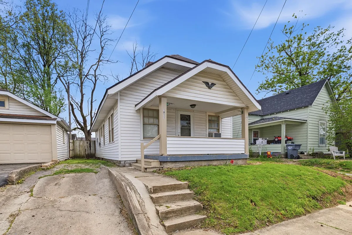 Property Photo - 1011 W 7th St