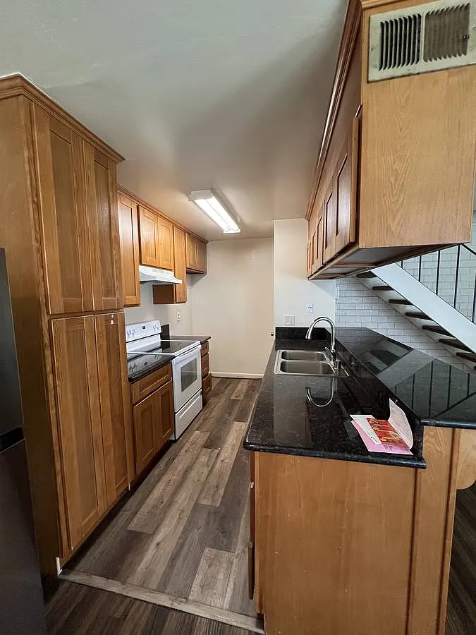 2 bed, 840 sqft, $1,800 — Photo 3