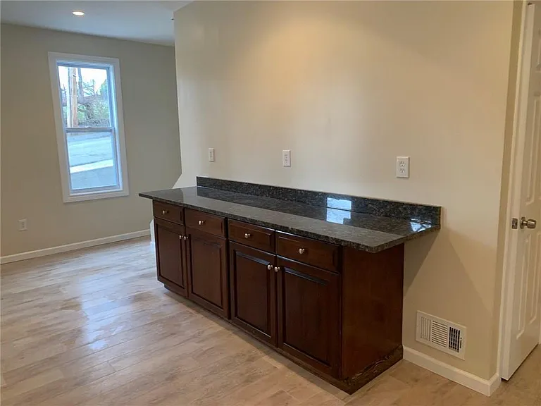 128 Weber Way — Photo 5