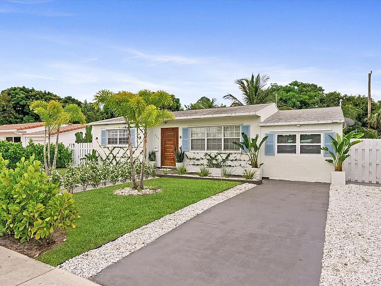 350 Forest Hill Blvd — Photo 1