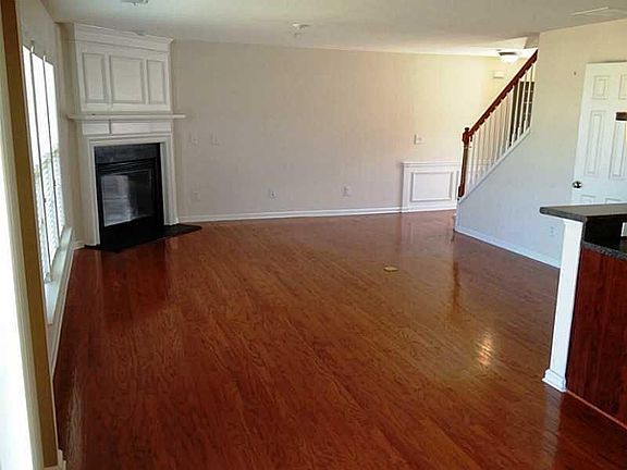 4th image of 298 Balaban Cir