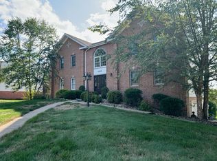 3300 Waterford Dr, Pittsburgh, PA 15238