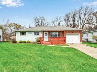 56 Newgate Rd, Amherst, NY 14226