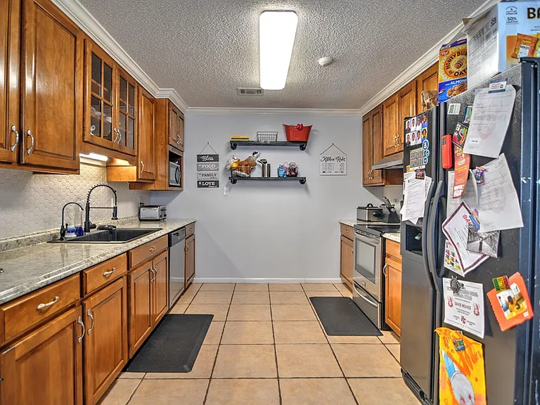 4120 Clay Dr — Photo 11