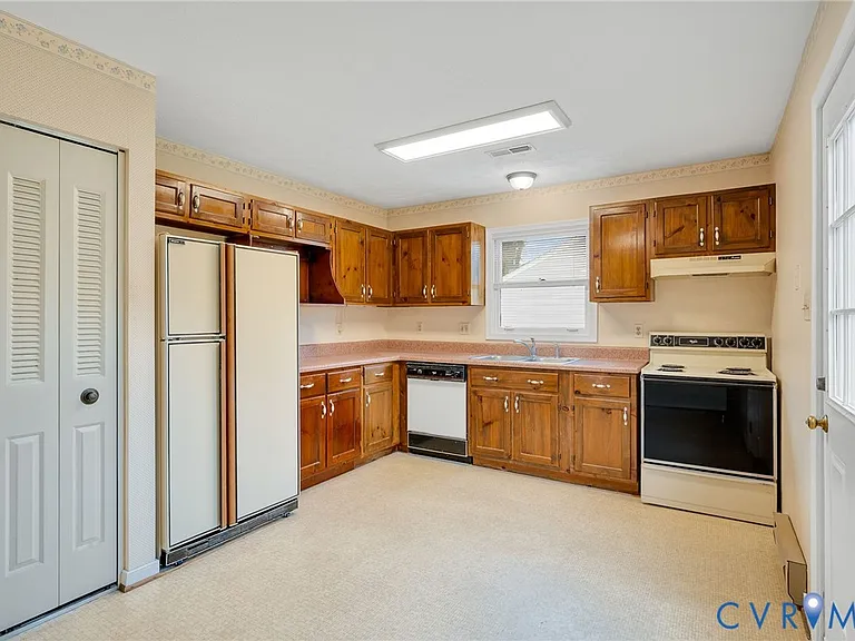 7432 Shire Pkwy — Photo 10