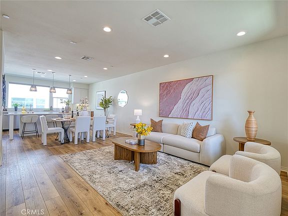 2nd image of 3375 Lynd Ave