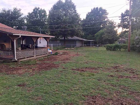 4th image of 224 Meek Ave