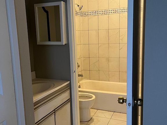 5th image of 3400 Chapman St #202