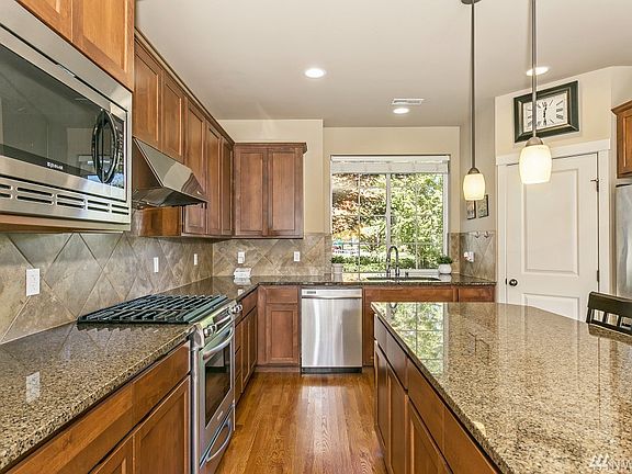 4th image of 10839 243rd Ave NE