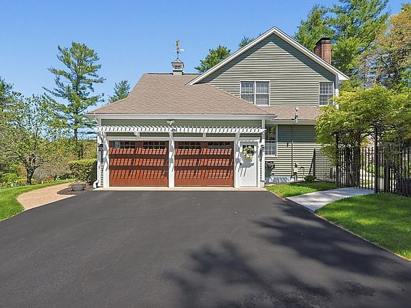 4th image of 40 Blackberry Hill Rd