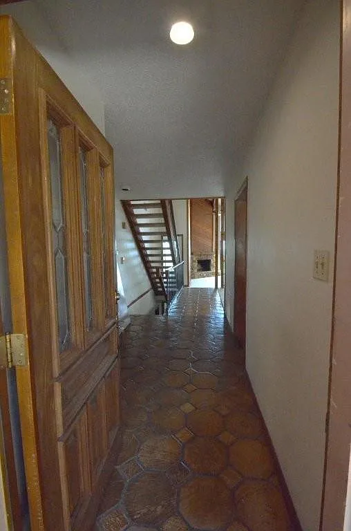 4 bed, 2.5 bath, 2284 sqft, $3,800 — Photo 4