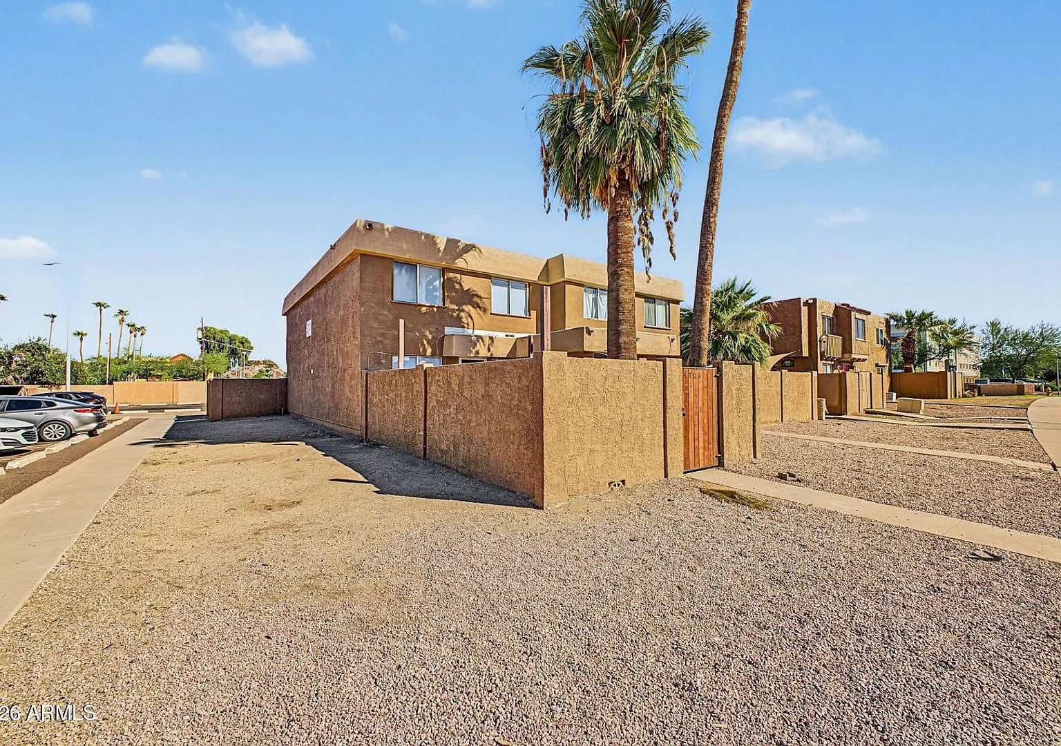 Updated 2 Bed Townhome in Phoenix — Photo 2