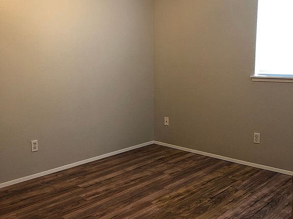 5th image of 1006 NE Tamera Ln