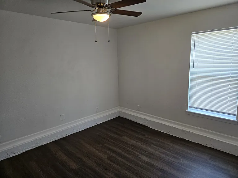 108 W Ash Ave #1/2 — Photo 6