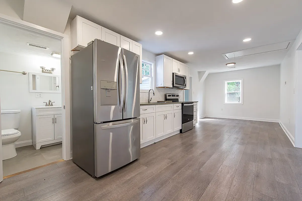 2 bed, 900 sqft, $2,450 — Photo 2
