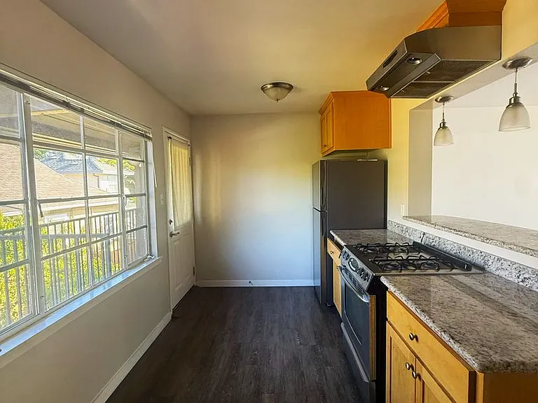 647 N San Pedro St — Photo 8