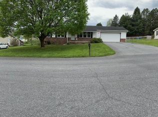 81 Maribeth Dr, Chambersburg, PA 17202