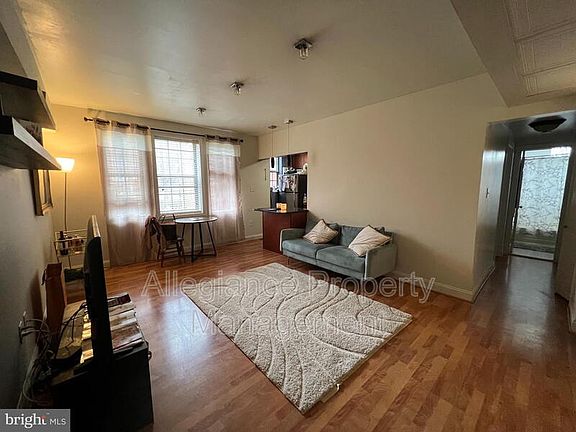2nd image of 1808 Queens Ln #212