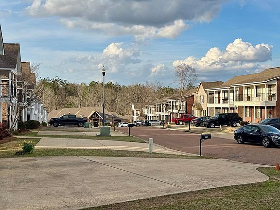 3rd image of 722 Southpointe Commons Loop