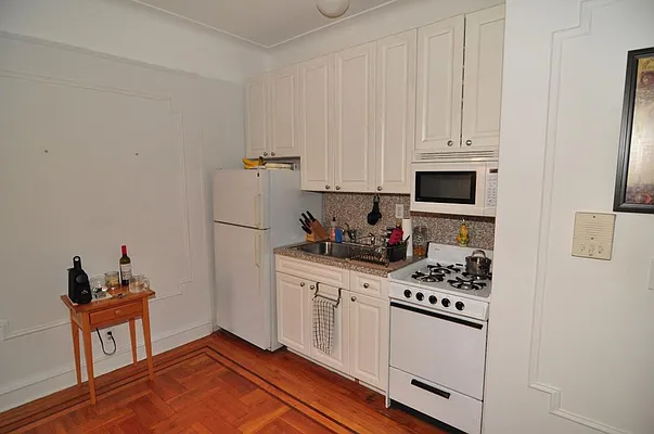 Rented by CENTURY 21 Sunny Gardens Realty, Inc. | media 19