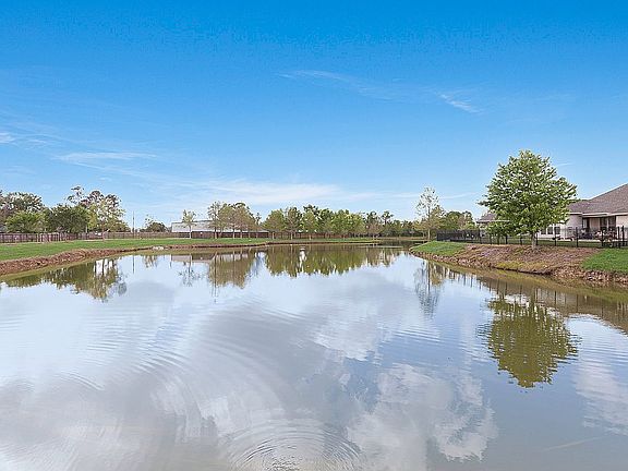 4th image of 39525 Rue Royale