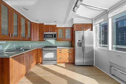 240 Grand St #3 Photo 1