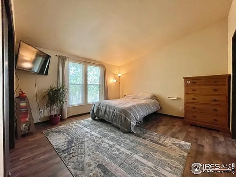 133 E Grand Ave — Photo 13