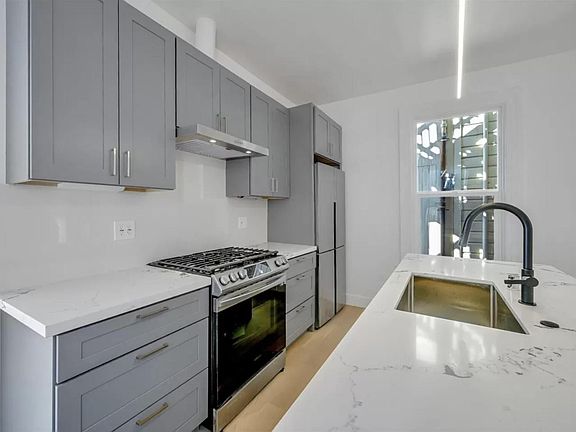 4th image of 1336 S Van Ness Ave #1336