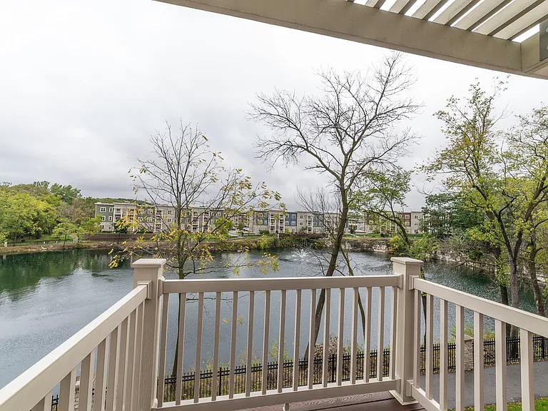 Mammoth Springs Apartments & Townhomes — Photo 14