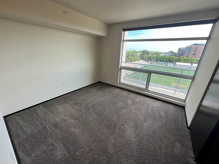 Galaxie High Rise Apartments — Photo 39