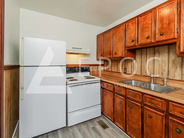919 Bellvue St — Photo 2
