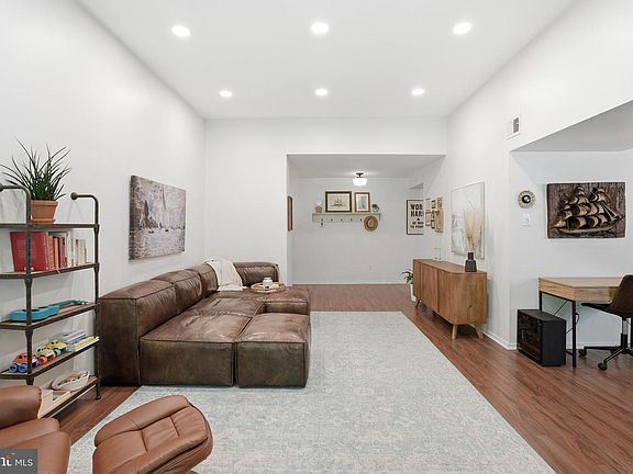 4th image of 1663 Parkcrest Cir