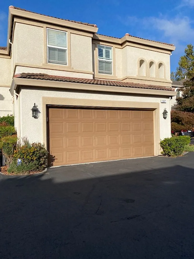 Perfect Commuter Location! EV Charger too! — Photo 2