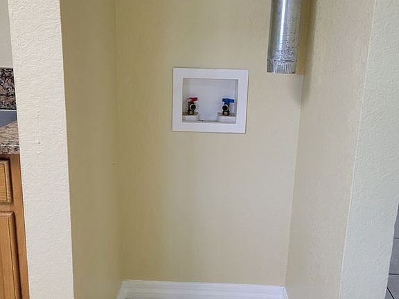 4th image of 859 Ponder Ave