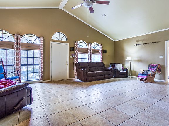 4th image of 836 County Road 4910