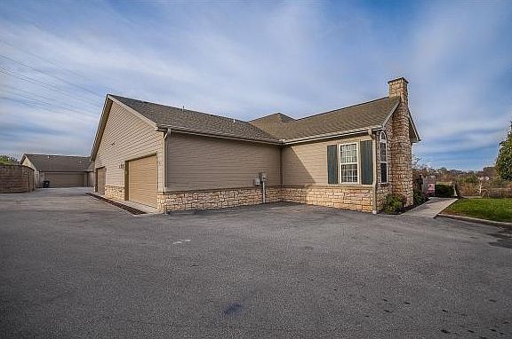 5th image of 3911 Sky Vista Ct #3911