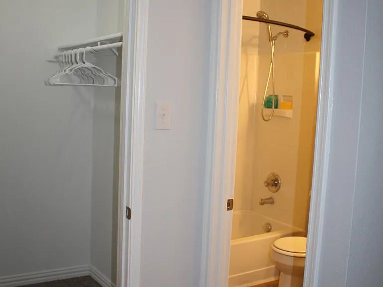 2518 Highdale Dr — Photo 47
