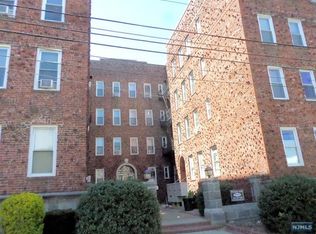 30 W Harriet Ave APT 2E, Palisades Park, NJ 07650