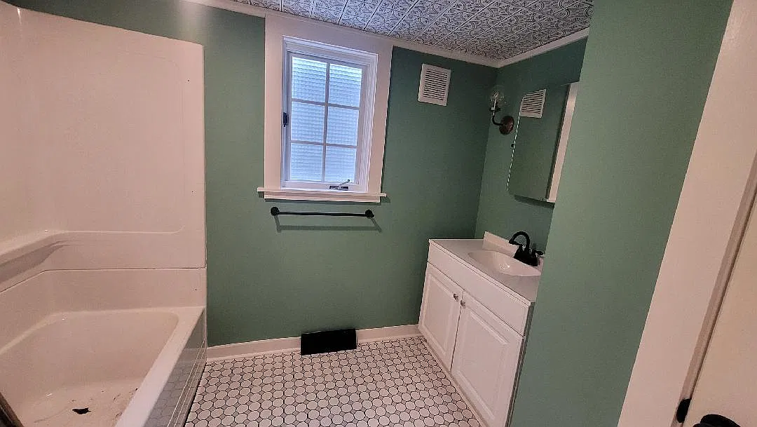 2 bed, 1200 sqft, $1,600 — Photo 2