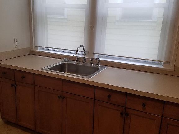 3rd image of 19 Parkway Dr #1