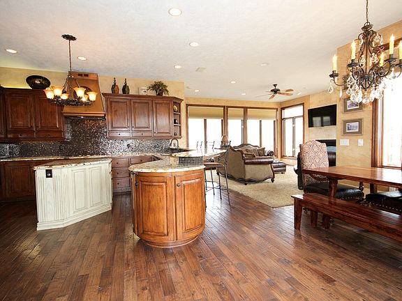 4th image of 14955 Waterfall Dr